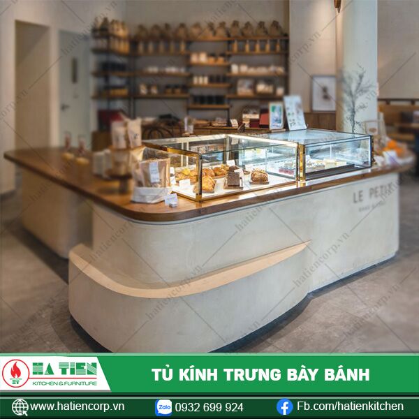tủ kính trưng bày bánh ngọt