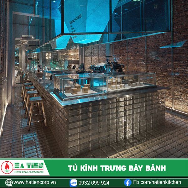 tủ kính trưng bày đồ ăn